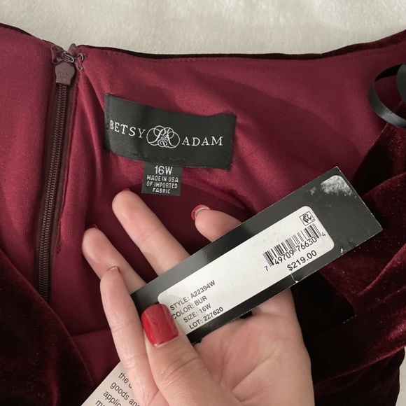 NWT‎ $219 Betsy & Adam Ruched Velvet High Slit Gown in Burgundy [SZ 16W ] - Picture 4 of 16